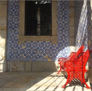 Red - Bench - Azulejos - Porto