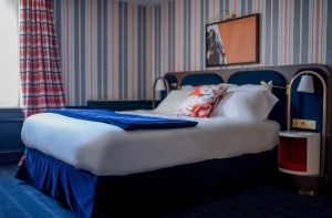 Rouge Absolu - Célia Lobo - Interior - Design - Interior Design - Decor - Home - Decoração - Palms - Wallpaper - Papel de parede - Papier-peint - Pop - Colors - Design - Cores - Print Design - Textile Design - Têxtil Design - Estampados - Pattern - Imprimés - Rugs - Tapis - Tapetes - Cushions - Coussins - Almofadas - Luxe - Hotel - Cheval Blanc