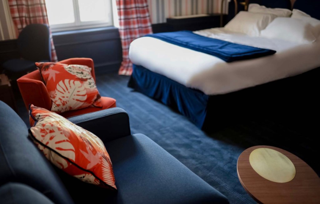 Rouge Absolu - Célia Lobo - Interior - Design - Interior Design - Decor - Home - Decoração - Palms - Wallpaper - Papel de parede - Papier-peint - Pop - Colors - Design - Cores - Print Design - Textile Design - Têxtil Design - Estampados - Pattern - Imprimés - Rugs - Tapis - Tapetes - Cushions - Coussins - Almofadas - Luxe - Hotel - Cheval Blanc